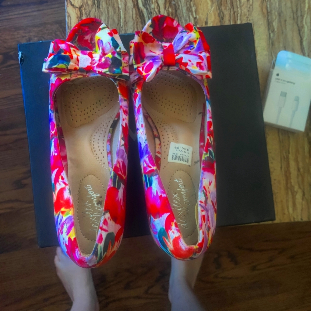 Pink wedges with bow